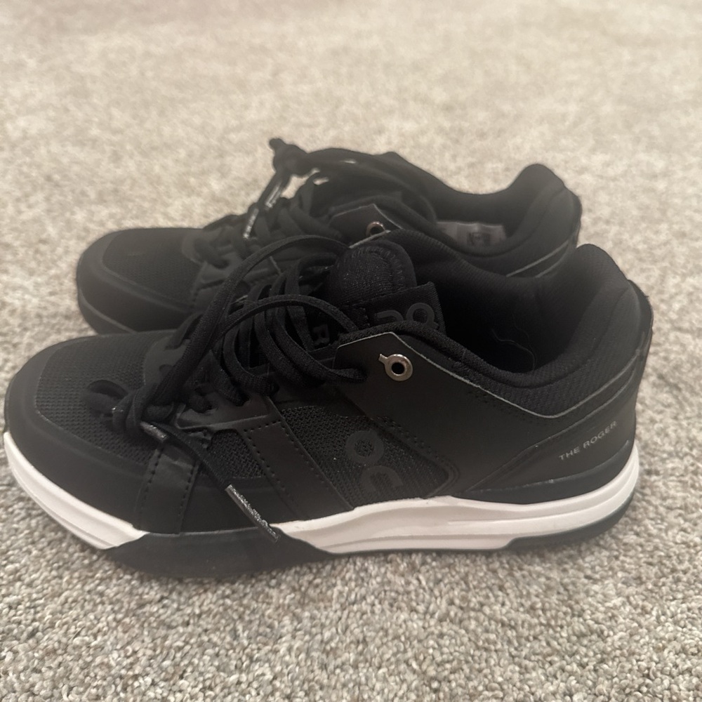 ON WOMEN COURT SHOES BRAND NEW